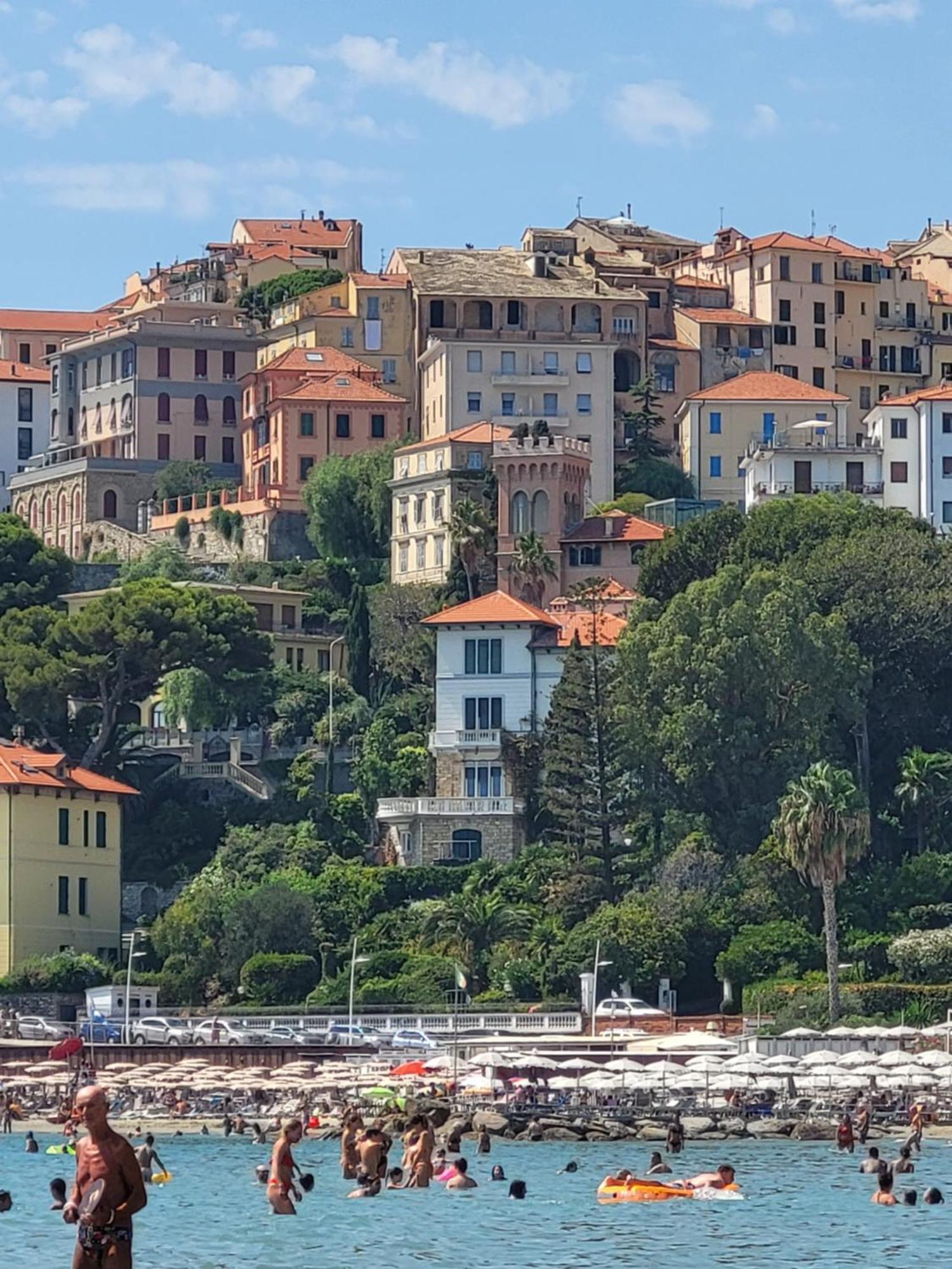 The Shell - New Interior Look But Same Old Charme 200Mt From The Sea With Garden And Parking Nearby Apartment Imperia Exterior foto
